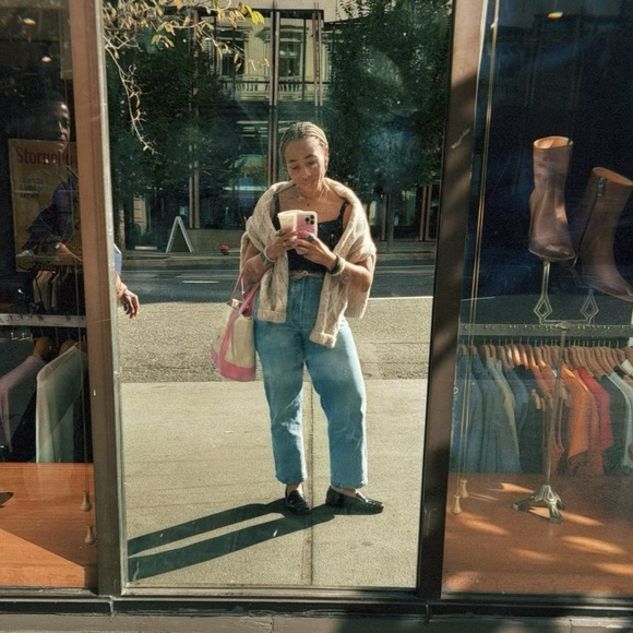 Meet your Posher, Tia - Picture 4 of 6